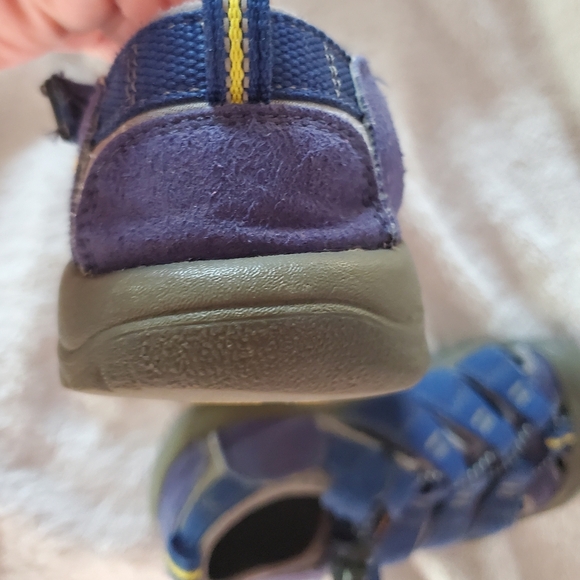 Keen Newport H2 Kids Blue and Yellow Outdoor Sandals with Closed-Toe Design - Picture 5 of 11